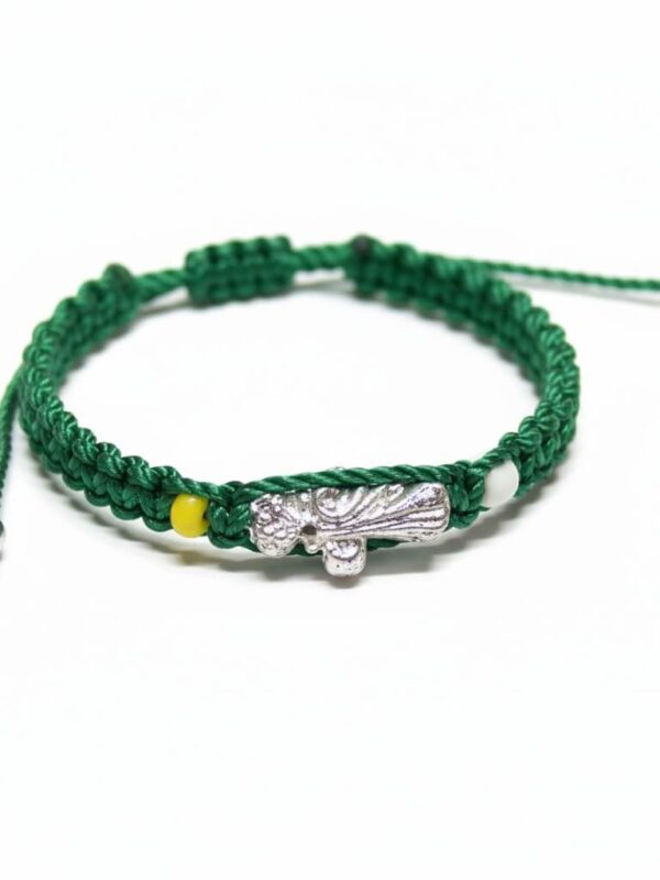 Pulsera de hilo verde con dije de San Judas Tadeo
