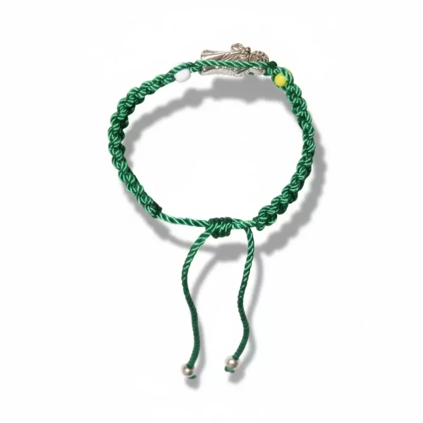 Pulsera de hilo verde con dije de San Judas Tadeo