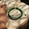 Pulsera de hilo verde con dije de San Judas Tadeo