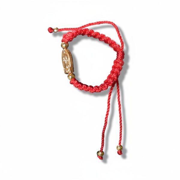 Pulsera de hilo rojo con medalla de la Virgen de Guadalupe