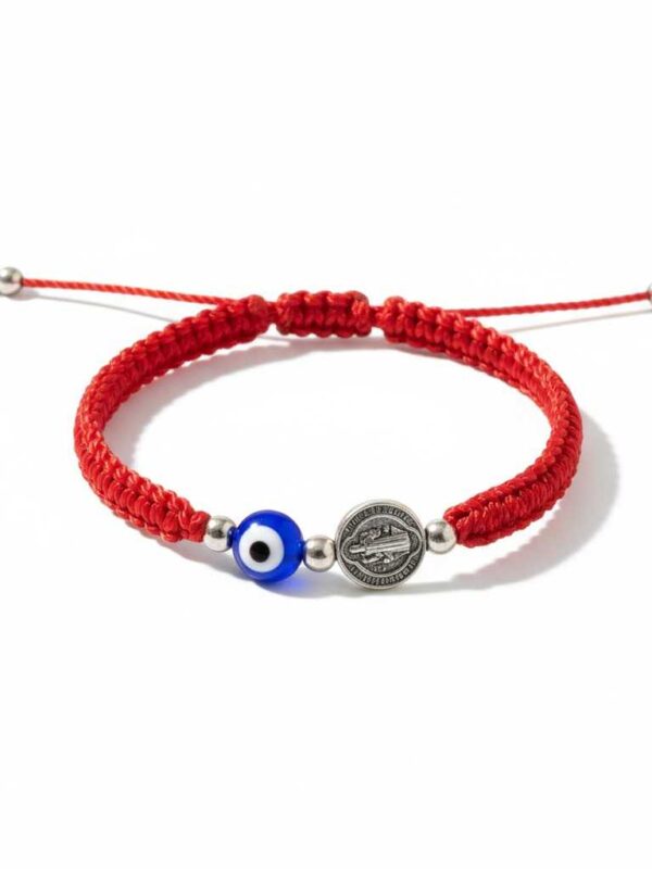 Pulsera de hilo rojo con San Benito y ojo turco (dijes al centro)