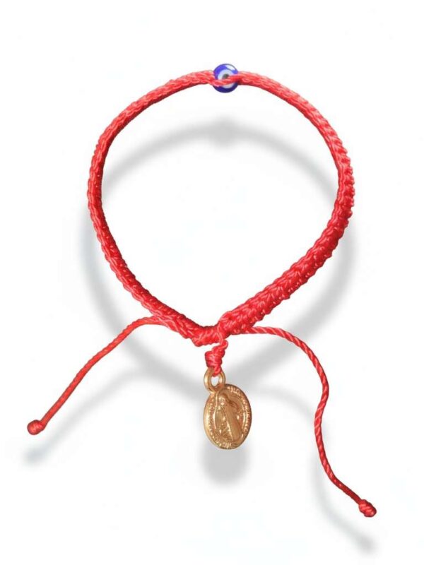 Pulsera de hilo rojo con San Benito y ojo turco (diseño centrado)