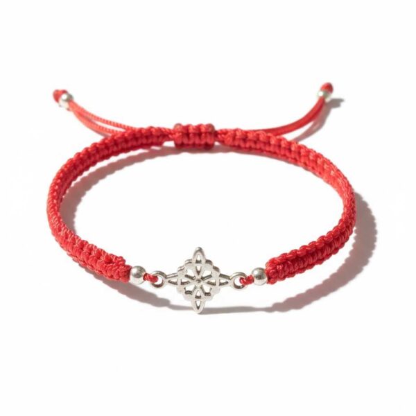 Pulsera de hilo rojo con dije de nudo celta de protección