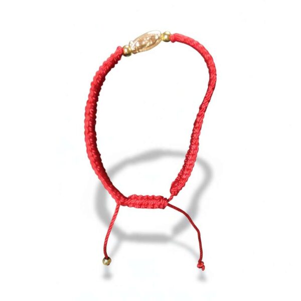 Pulsera de hilo rojo con medalla de la Virgen de Guadalupe