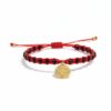 Pulsera tejida: Elegancia, brillo y la medalla de San Benito