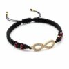 Pulsera de hilo (rojo o negro) e infinito: Lazos de amor y protección eterna