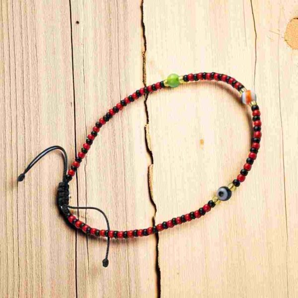 Pulsera de chaquira: ¡Triple protección en el color que elijas! (rojo, azul o rojinegra)