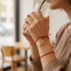 Pulsera de chaquira: San Benito, lujo y protección en rojo y dorado
