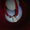 Pulsera de triple protección: San Benito, doble ojo turco y la fuerza del rojo