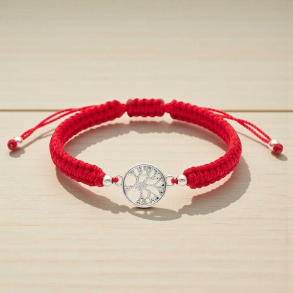 Pulsera mística: Hilo rojo y el símbolo del árbol de la vida