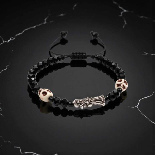 🖤 Pulsera de devoción Negra: Santa Muerte, protección absoluta y elegancia mate