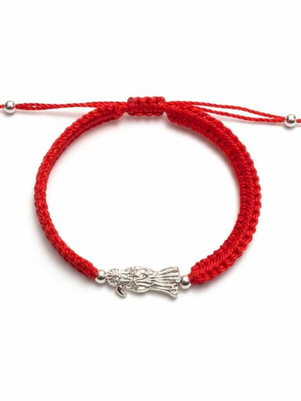 Pulsera de hilo rojo con dije de la Santa Muerte