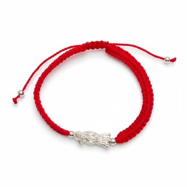 Pulsera de hilo rojo con dije de la Santa Muerte