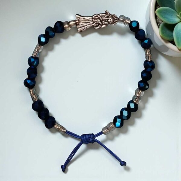 Pulsera de la Santa Muerte: Sabiduría, calma y protección (azul marino y cristal)