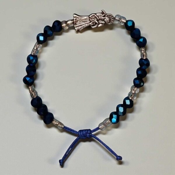 Pulsera de la Santa Muerte: Sabiduría, calma y protección (azul marino y cristal)